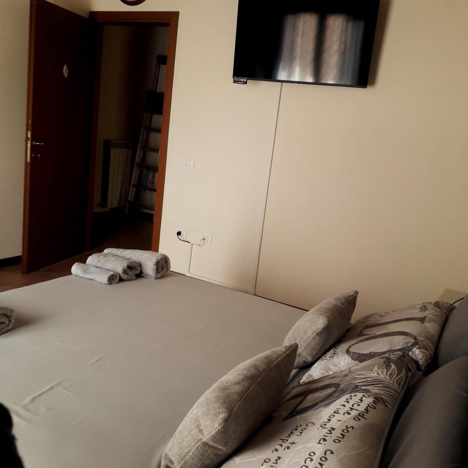 Bed and Breakfast Beb Ulivo Santa Giuletta Exterior foto